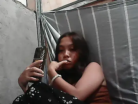 Yours_AsianPinayGirl18 webcam