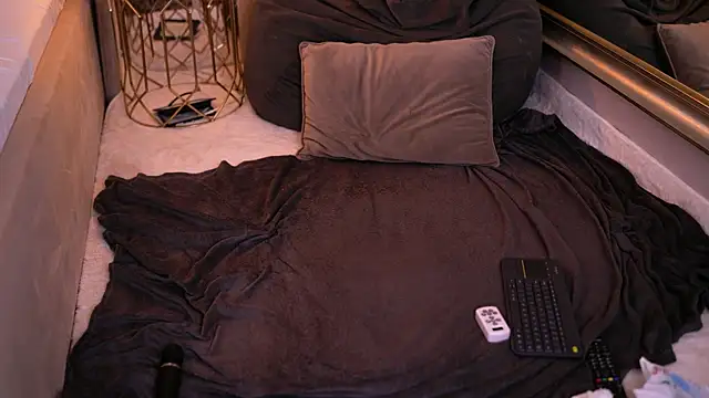 EmmaEmber webcam