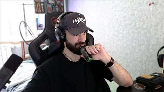 _Serious_Man webcam