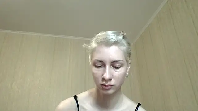 BlondieOnline_ webcam