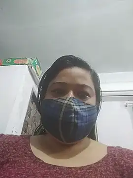 momo_loves webcam