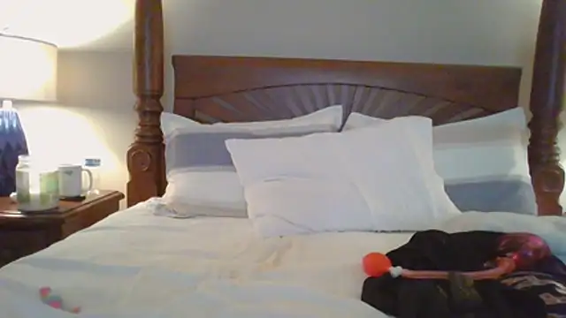 hotblondemilf1962 webcam