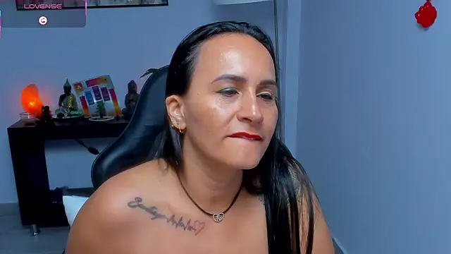 Sara_Charmy live cam on StripChat