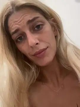 Bellalolahot webcam