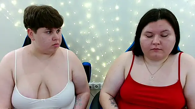 BeckyAndHellen webcam