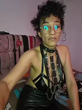 AmelieMartinez webcam