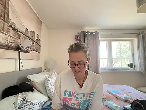Curvy-Jinx webcam
