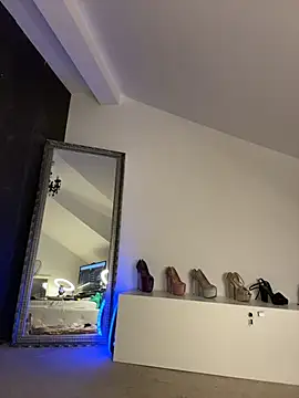 BellaKarma webcam