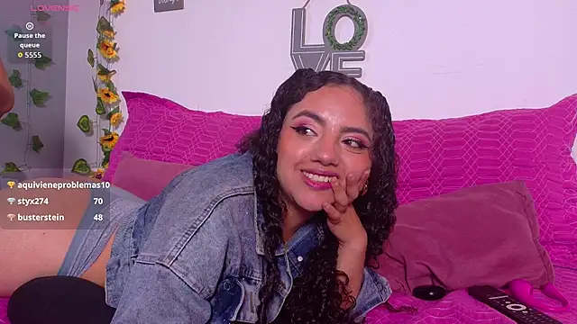 emiily_curly webcam