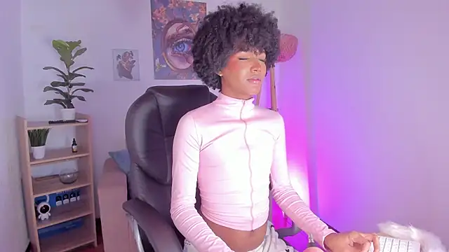 NaomiSaenz_ webcam