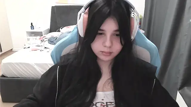 LunarMia webcam