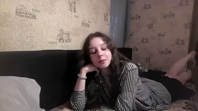ElinoreHuxman webcam