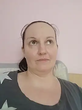 BustyLadyAlma webcam