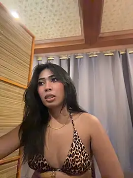 hugecock_tamira Live Web Cam Show