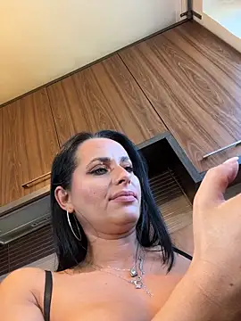 Hotmomcheckk_ webcam
