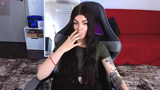 AnacondaOnn live cam on StripChat