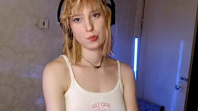 CuteLittleAngel webcam