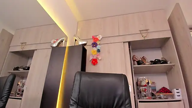 BellaFlaming webcam