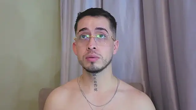 Tommas_Jhonson webcam
