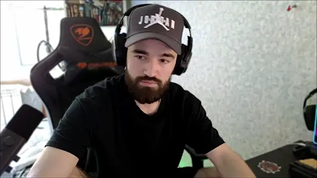 _Serious_Man webcam