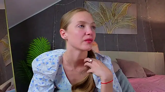 Neelly_Collins webcam