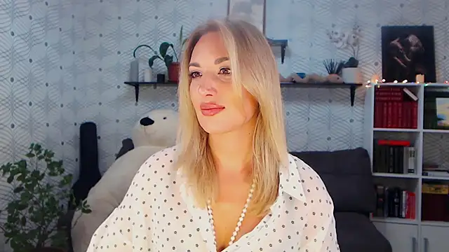 MillaXQueen webcam