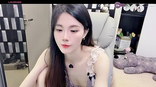 Yueyue-MM live cam on StripChat