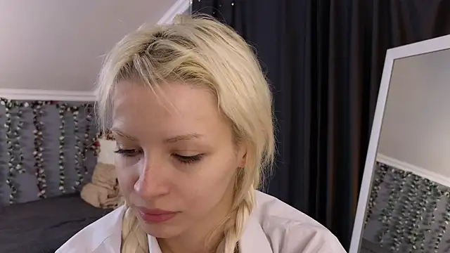 Naomi_Demio webcam