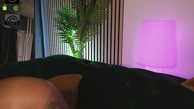 Ema_Reese webcam