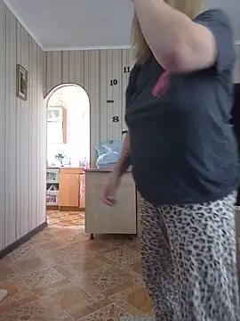 BustyBlond webcam