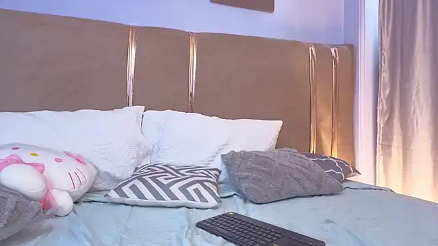 Mia_Naive webcam