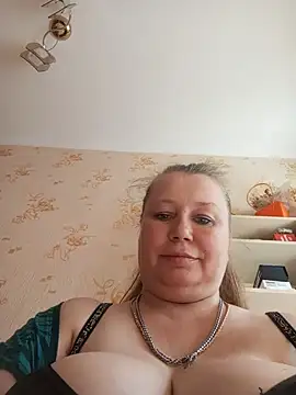 KiraStanton webcam