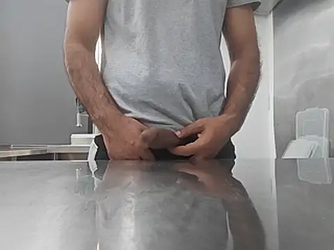 brownskinbull1 live cam on StripChat