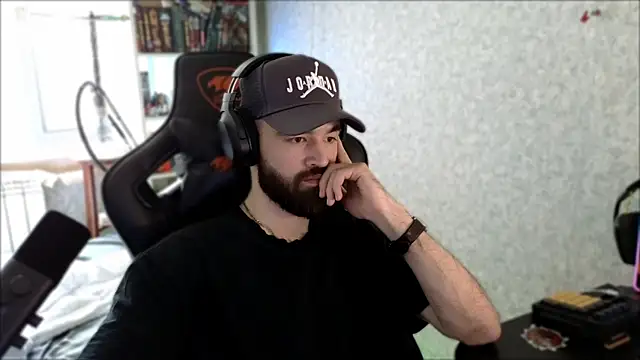 _Serious_Man webcam