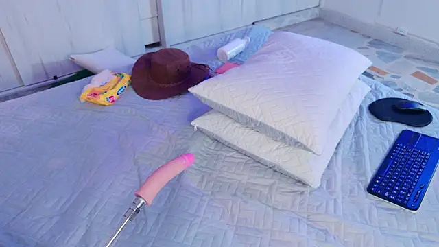 mia_hank