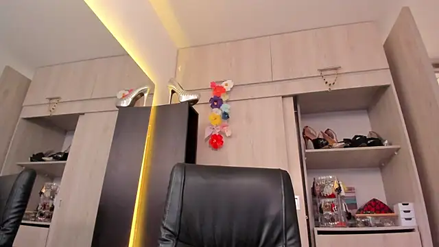 BellaFlaming webcam