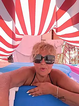 Quinsexx Live Webcam on Stripchat