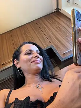 Hotmomcheckk_ webcam