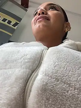 Sara-77 Live Web Cam Show