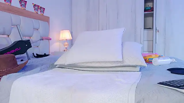 mia_hank Live Web Cam Show