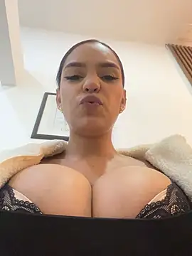 Sara-77 webcam