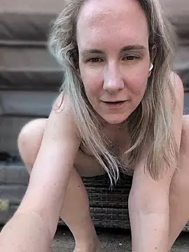NaomiAndFriends webcam