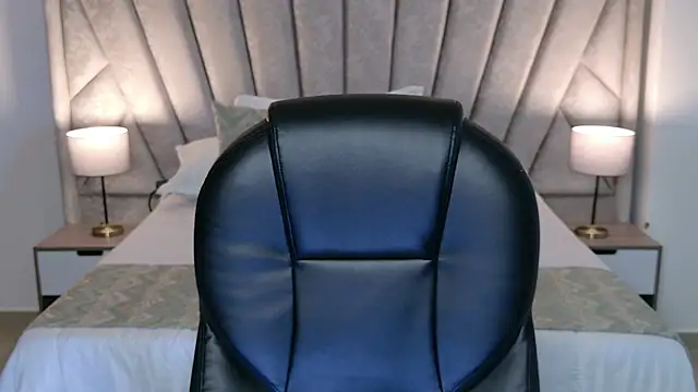 Layla_Breezee webcam