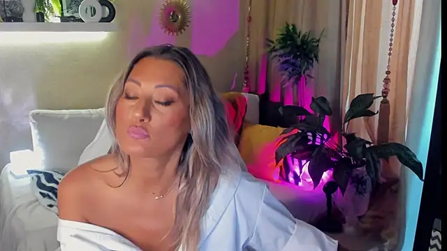 SarahAlluring webcam