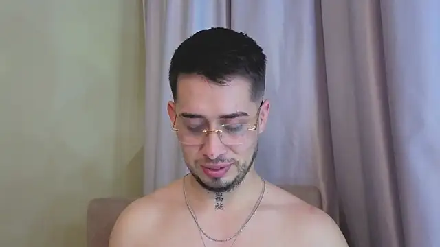 Tommas_Jhonson webcam
