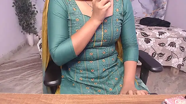 Deevisha-queen webcam