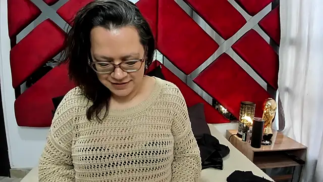 ELLE_HADID webcam