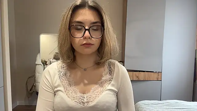 AnnaVelvetFire webcam
