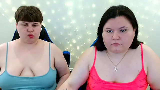 BeckyAndHellen webcam
