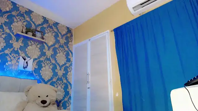 nicoledollts webcam